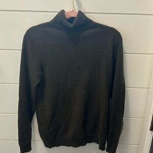 Lord and Taylor 100% Cashmere turtle neck
